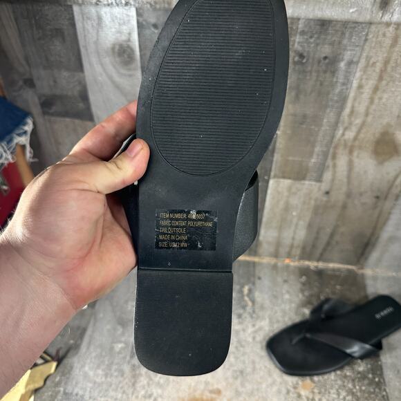 Torrid Square Toe Thong Cushioned Sandal Wide Width Black Women's 12WW - Picture 7 of 10